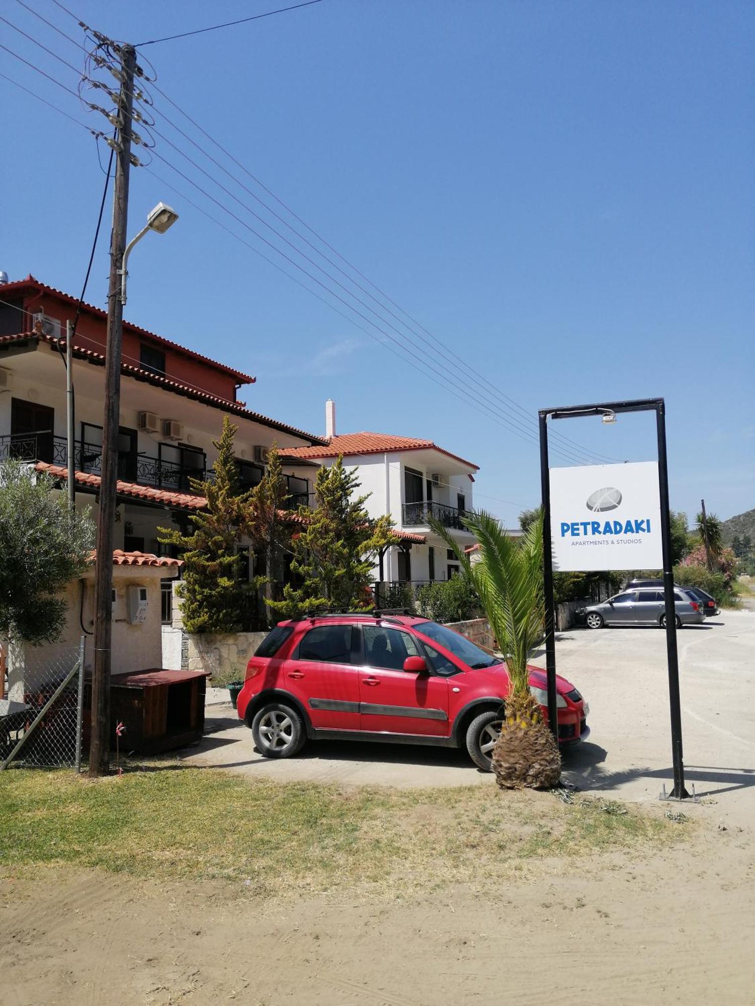 Petradaki Apartments Мола-Калива Экстерьер фото