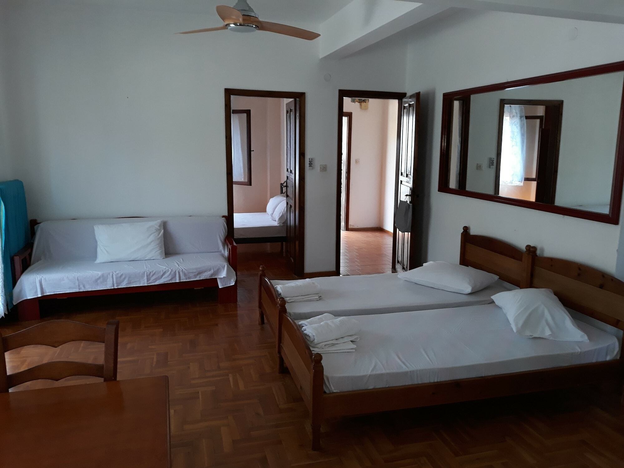 Petradaki Apartments Мола-Калива Экстерьер фото